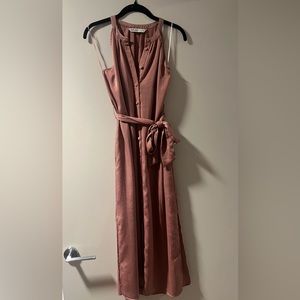 Silky material dress that you tie in a waist.